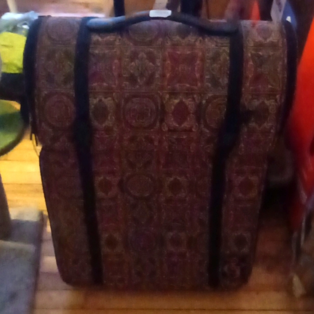 Suit case